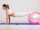 Pilates Ball Übung Matte